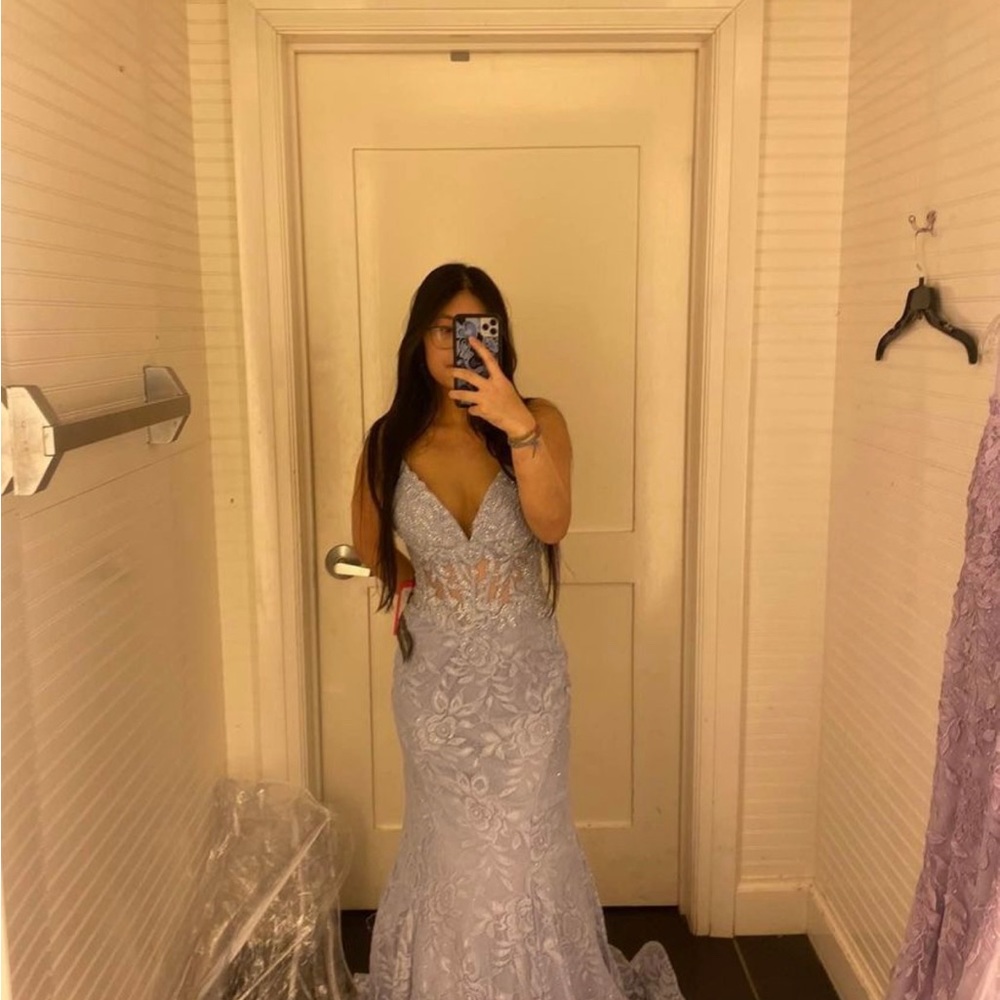 PROM DRESS - Picture 2 of 4
